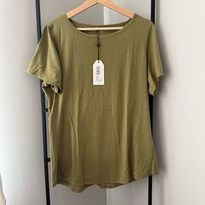Universal Standard Mia Short Sleeve Tee